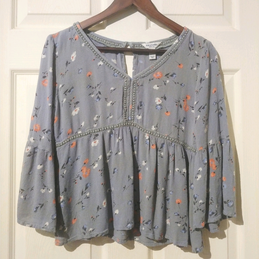 Flowy floral crop top with bell sleeves